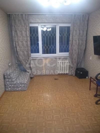 Продаю 2-комнатную квартиру, 46кв. м., этаж - 1/4, 10 мкр.