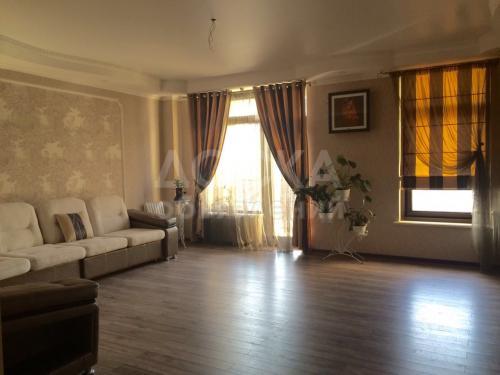 Продаю квартиру 88кв. м., Токтогула-Исанова.