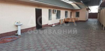 Продаю дом 11-ком. 130кв. м., этаж-1, 9-сот., стена кирпич, Аламединский рынок.