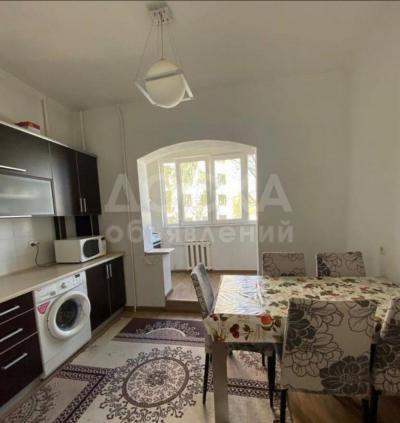 Продаю 2-комнатную квартиру, 52кв. м., этаж - 3/9, 12 мкр.