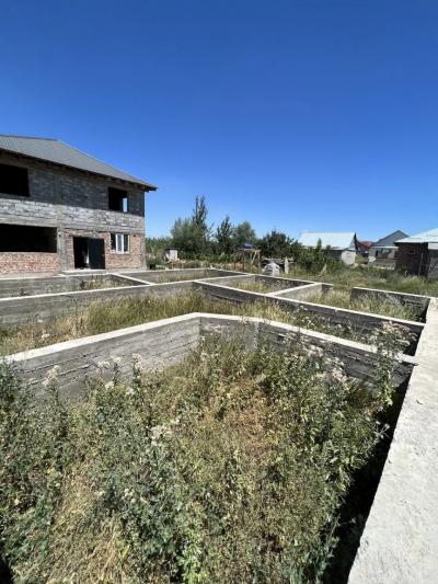 Продаю участок 5 соток с фундаментом 15 на 15.