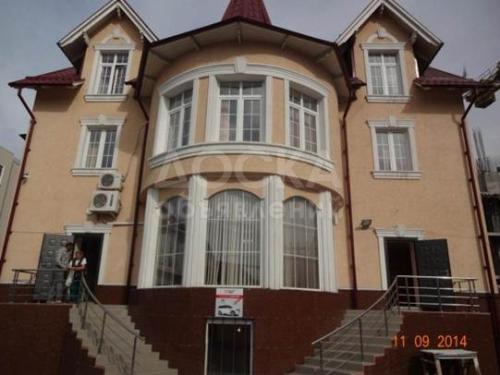 Продаю дом 1-ком., 333кв. м., этаж-3, 641-сот., стена кирпич, Бишкек.