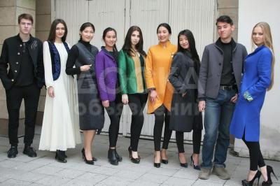 Адеми Арт Чапан сиздерге жаны коллекция сунуштайт биз ар бироонуздорго кам корууго даярбыз. 0554-766-499 0703-646-966 0703-766-499