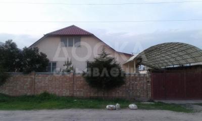 Продаю дом 5-ком. 103кв. м., этаж-1, 10-сот., стена кирпич, Новопавловка ул.Ворошилова.