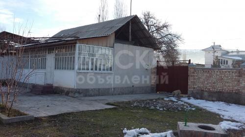 Продаю 3-ком., 70кв. м., этаж-1, 10-сот., стена саман, мкр Курманбек.центр.Исманова23.,