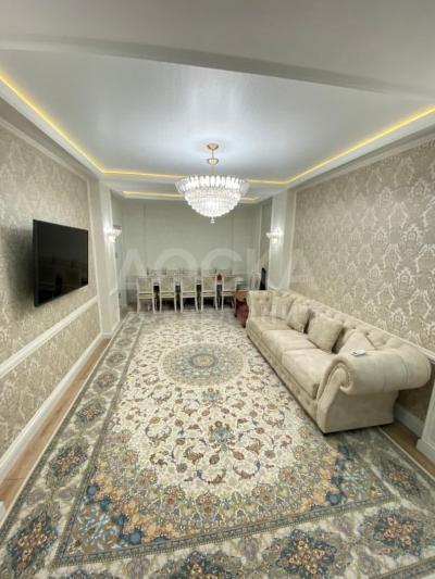 Продаю 4-комнатную квартиру, 119кв. м., этаж - 4/10, Асанбай.