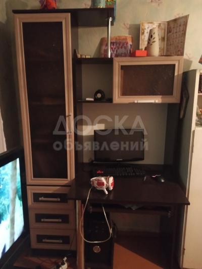 продам компьютерный стол. в отличном состоянии