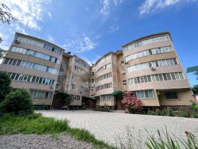 Продаю 4-комнатную квартиру, 127кв. м., этаж - 3/5, Городок Строителей.