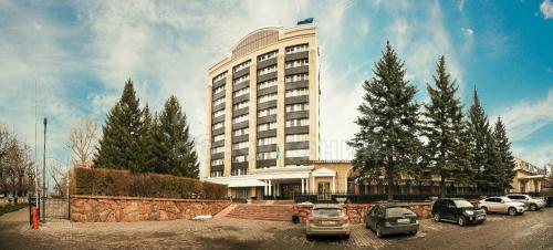 Продаю коммерческую недвижимость здания 5777кв. м., Казахстан, г. Усть-каменогорск.