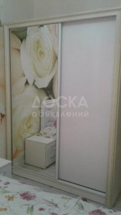 Продаю шкаф-купе, Акрил и окантовка золотой плинтус!