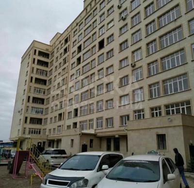 Продаю 3-комнатную квартиру, 103кв. м., этаж - 3/10,  6 мкр, по Каралаева..