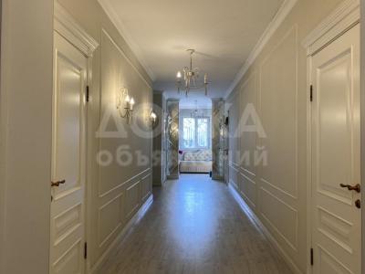 Продаю дом 8-ком. 320м2кв. м., этаж-2, 4-сот., стена кирпич, Магаданская 52.