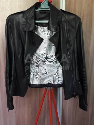 Продается Турецкая новая кожаная куртка 44  размера цена 100$ обращаться по номеру  0705495430