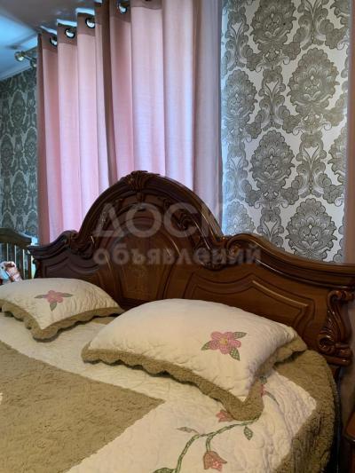 Продаю шикарный спальный гарнитур