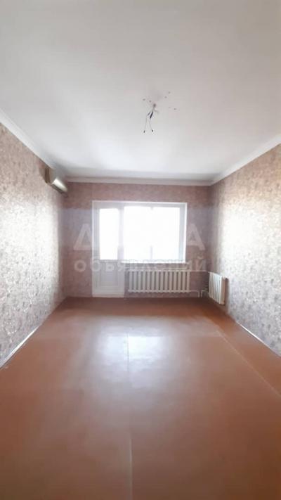 Продаётся 3 комнатная квартира в мкр. Аламедин 1, ориентир поликлиника №5