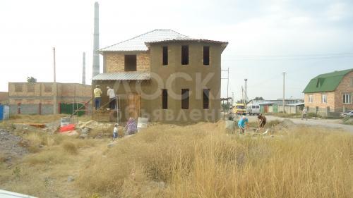 Продаю дом 4-ком., 140кв. м., этаж-2, 5-сот., стена кирпич, Кара-Жыгач.