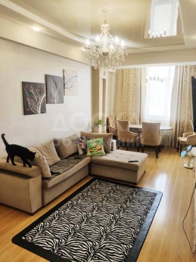 Продаю 2-комнатную квартиру, 74кв. м., этаж - 5/10, 7 микрорайон.