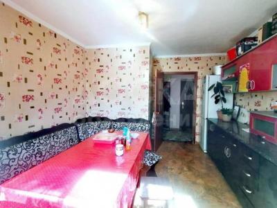 Продаю 2-комнатную квартиру, 62кв. м., этаж - 2/3, мкр Достук.