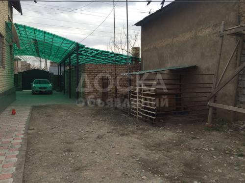 Продаю дом 6-ком., 130кв. м., этаж-2, 7-сот., стена кирпич, мкр. Учкун.