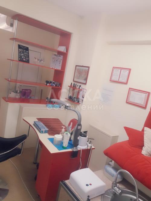 Ищем мастера маникюра и педикюра с опытгм работы в салон красоты