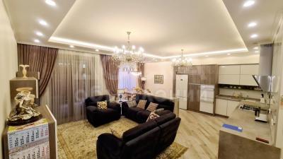 Продаю таунхаус 4-ком. 171кв. м., этаж-4, 3-сот., стена кирпич, Каралаева 6 мкр .