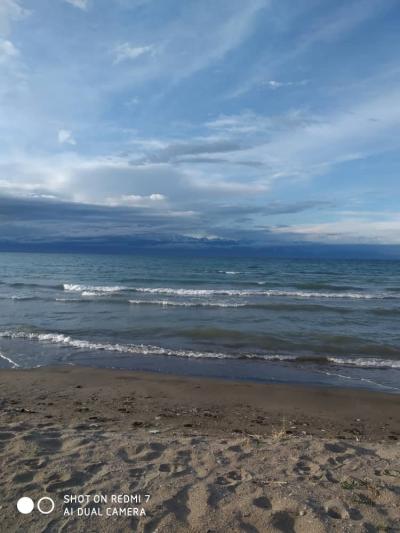 Ысык-Көлдөн жер сатылат.