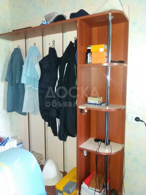 продаю прихожую горку не дорого в хорошем состоянии