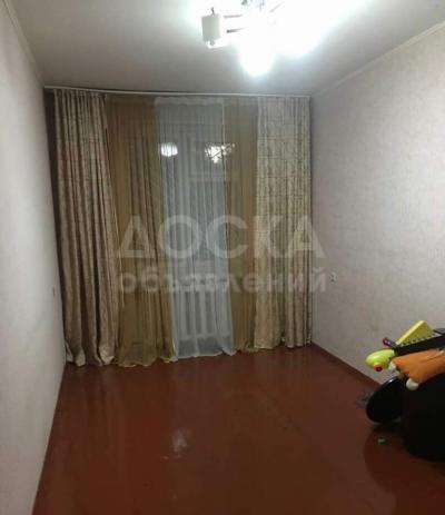 Продаю квартиру 3-ком., 58кв. м., этаж - 1/4, 8мкр.