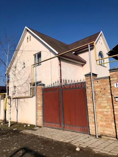 Продаю дом 6-ком. 190кв. м., этаж-2, 7.2-сот., стена кирпич, ж/м Кара-Жыгач.