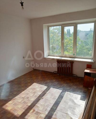 Продаю 2-комнатную квартиру, 43кв. м., этаж - 3/3, достук.