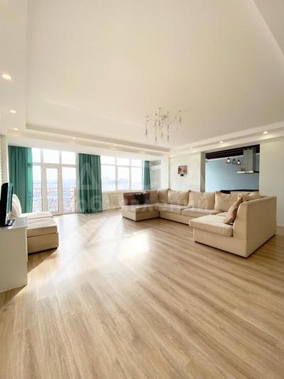 Продаю 4-комнатную квартиру, 180кв. м., этаж - 10/10, Боконбаева/Калык-Акиева.