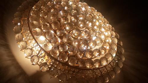 Продаю люстру