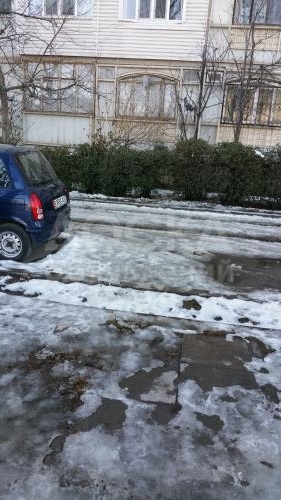 Продаю квартиру 3-ком., 61кв. м., этаж - 1/9, Каховская.