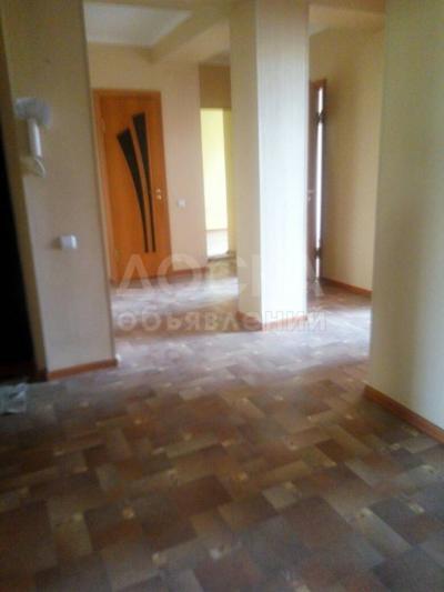 Продаю квартиру 4-ком., 1118кв. м., этаж - 3/5, Джал.