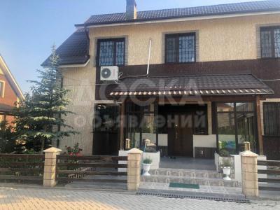 Продаю дом 6-ком. 290кв. м., этаж-2, 6-сот., стена кирпич, Highland.
