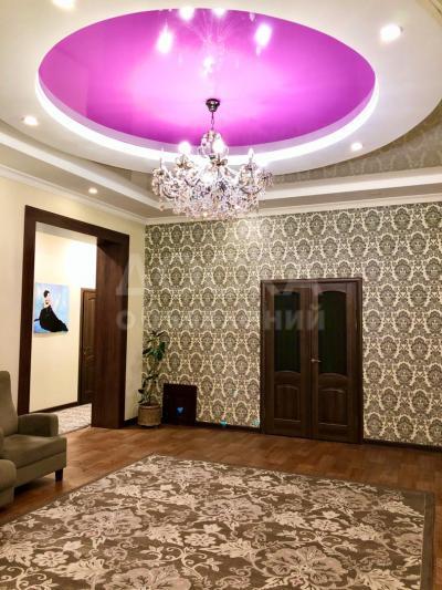 Продаю дом 7-ком. 140кв. м., этаж-1, 8-сот., стена кирпич, ж/м Ынтымак.