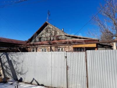 Продаю дом 3-ком. 5кв. м., этаж-1, 5-сот., стена кирпич, Власова91.