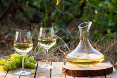 Продаю домашнее виноградное вино кагорного типа. Полусухое