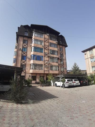 Продаю таунхаус 4-ком. 237кв. м., этаж-6, 5-сот., стена кирпич, 11-мкрн.