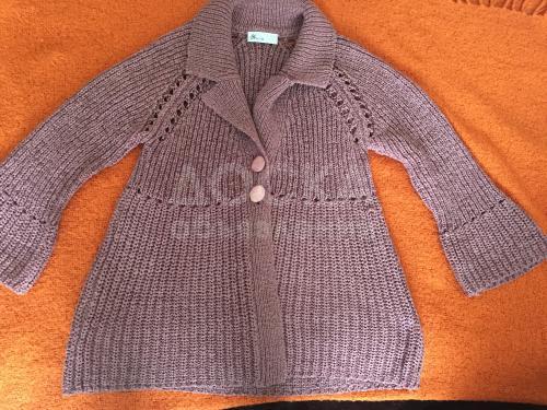 Продается теплая вязанная женская кофта.