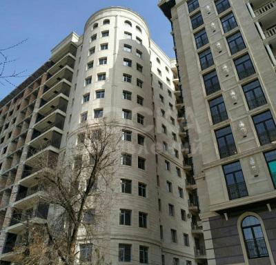 Продаю 2-комнатную квартиру, 68,7кв. м., этаж - 4/10, Раззакова/Московская.