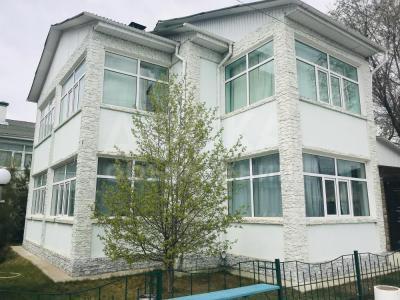 Продаю коттедж 8-ком. 430кв. м., этаж-2, 3-сот., стена кирпич, Иссык-Куль, пансионат "ЗЕТО".