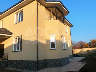 Продаю дом 8-ком. 230кв. м., этаж-2, 9-сот., стена кирпич, "ынтымак".