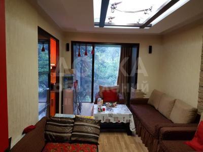 Продаю 3-комнатную квартиру, 55кв. м., этаж - 2/4, г. Бишкек. ул. Панфилова 12А кв 37.