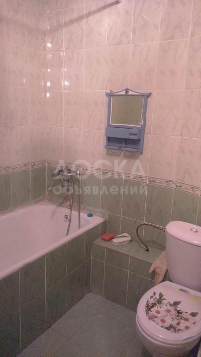 Продаю 2-комнатную квартиру, 50кв. м., этаж - 2/4, 11 микрорайон.