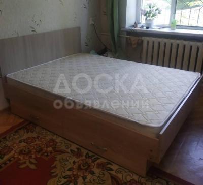 ПРОДАЮ Б/У двухспальную кровать, 0700 695-688