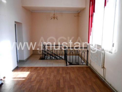 Продаю коммерческую недвижимость офисное помещение 210кв. м., ул. Исанова,