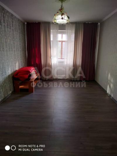 Продаю 1-комнатную квартиру, 36кв. м., этаж - 2/4, ул. К.Акиева перес. Чокморова 258;.