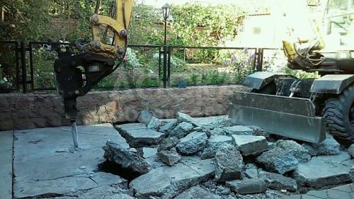 Экскаватор в Бишкеке, Услуги 2 колесочного эксковатора в Бишкеке большойHyundai Robex 1400W-7 а так же маленький Hyundai Robex 777