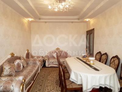 Продаю 3-комнатную квартиру, 61кв. м., этаж - 4/5, 11 м-н напротив Народного .